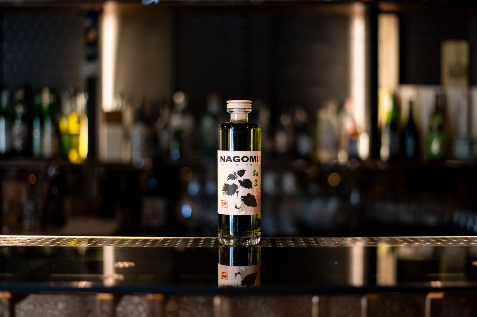 NAGOMI — Amaro di shiso sul bancone del bar